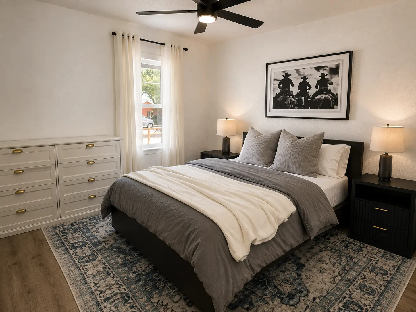Guest bedroom with a queen bed